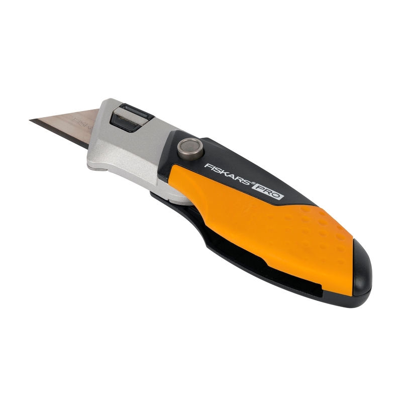 Kompakt univerzális összecsukható pengés kés FISKARS CarbonMax 3